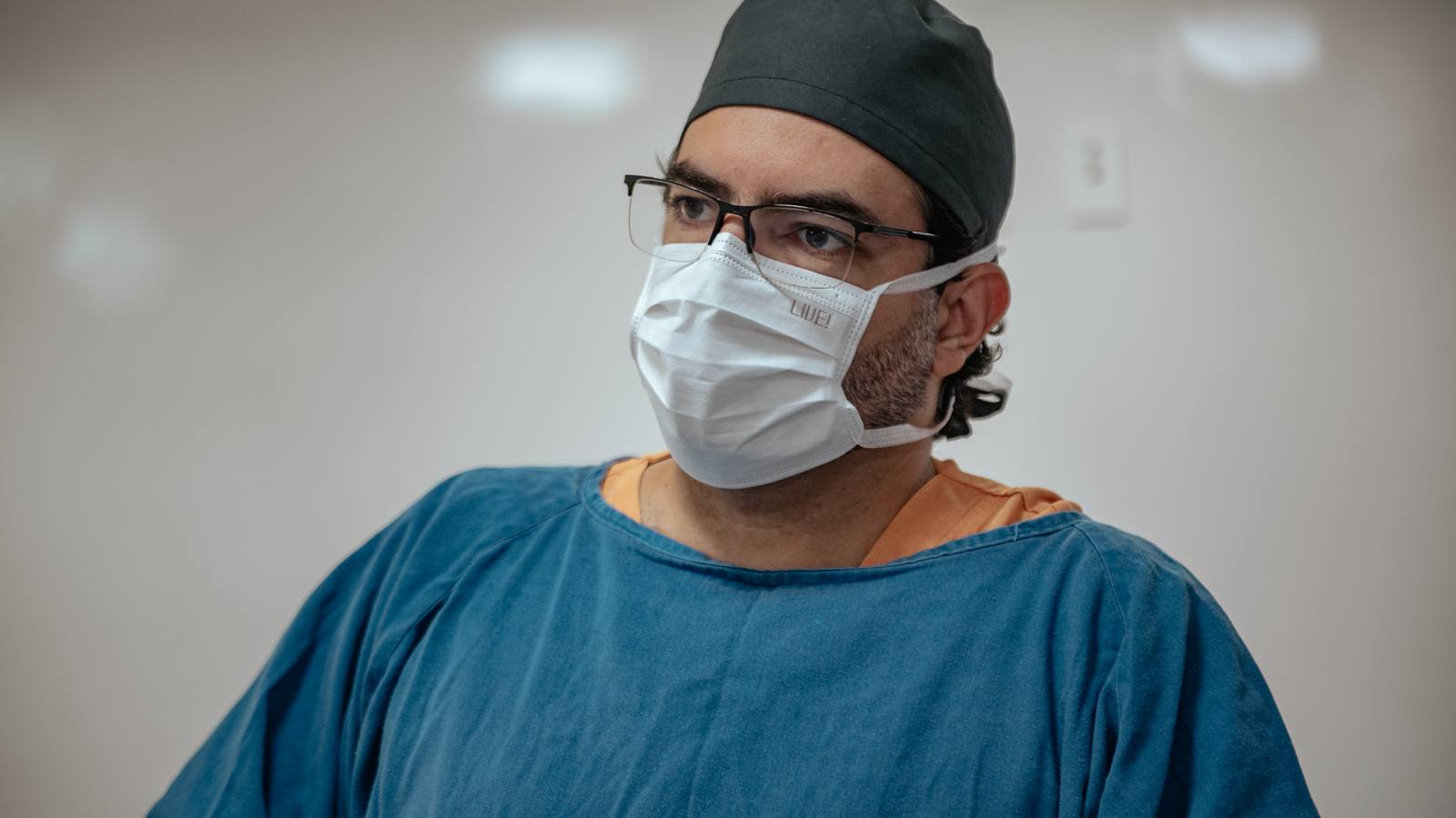 Dr. Ruben Neto em centro cirúrgico